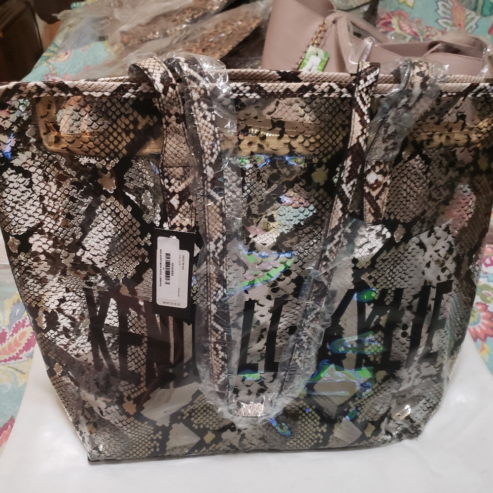 Kendall and Kylie Tote - Picture 1 of 1